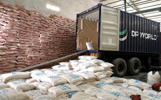 الصورة: &laquo;موانئ دبي&raquo; تنقل 5000 طن أرز لإفريقيا