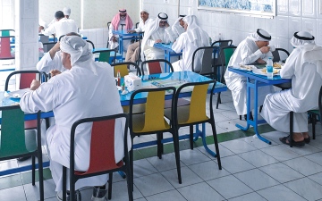 الصورة: على مائدة تعتز بلمة كبار المواطنين.. برياني ولحم ناشف و65 عاماً من الحنين