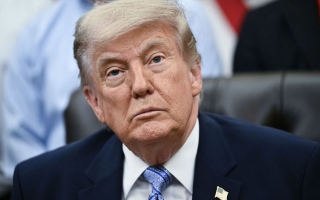 الصورة: ترامب: واردات السيارات والصلب من كندا ستخضع لرسوم بـ50% اعتباراً من 2027