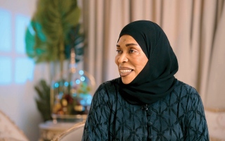 الصورة: &laquo;أم الإسعاف&raquo;.. إماراتية تستبدل التقاعد بـ &laquo;مرحلة جديدة&raquo; من العطاء (فيديو)