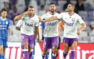 الصورة: رامي وجياكوماكيس.. &laquo;الشبه أربعين&raquo; يربك الكاميرا ويُسعد العين