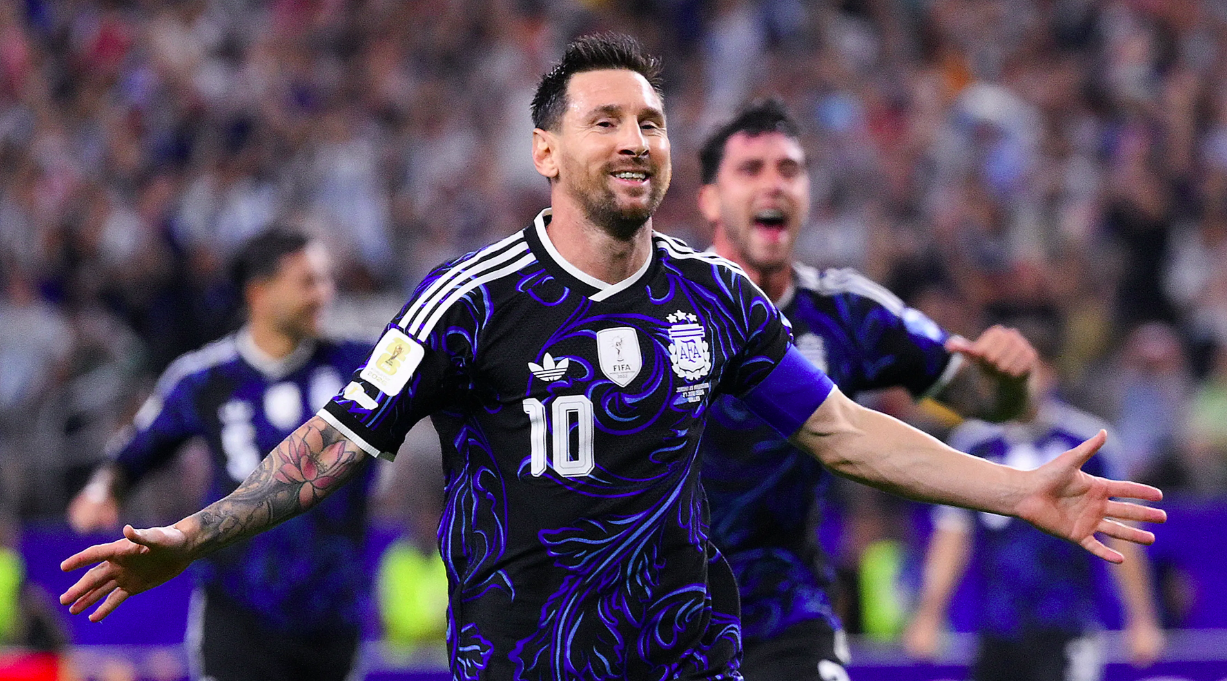 تكريماً لمسيرته مع «التانغو».. الدوري الأرجنتيني يتوقف في الدقيقة 10 لتحية ميسي