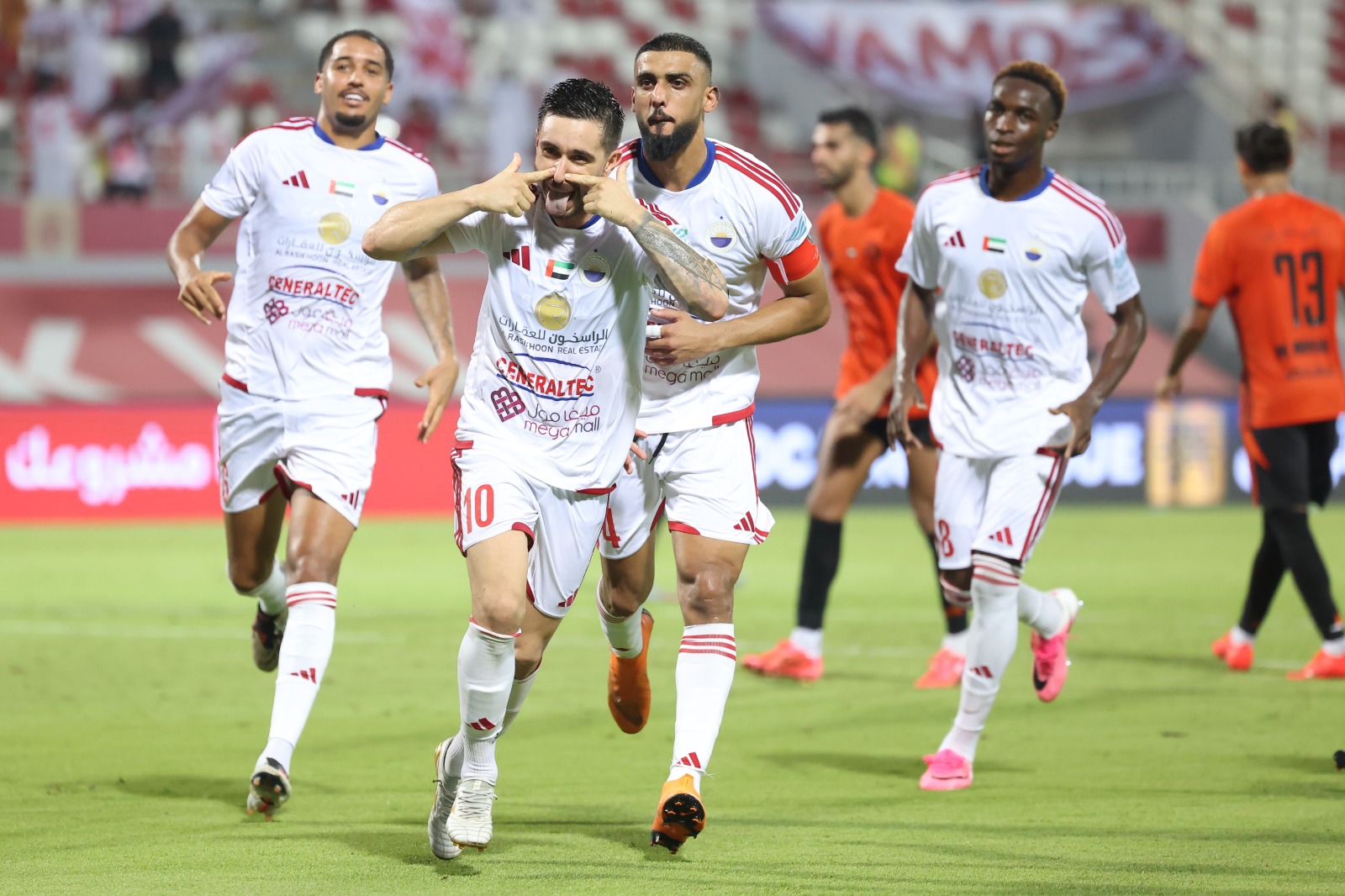 «هاتريك» كورنادو يقود الشارقة لفوز مجنون على يونايتد 4-3