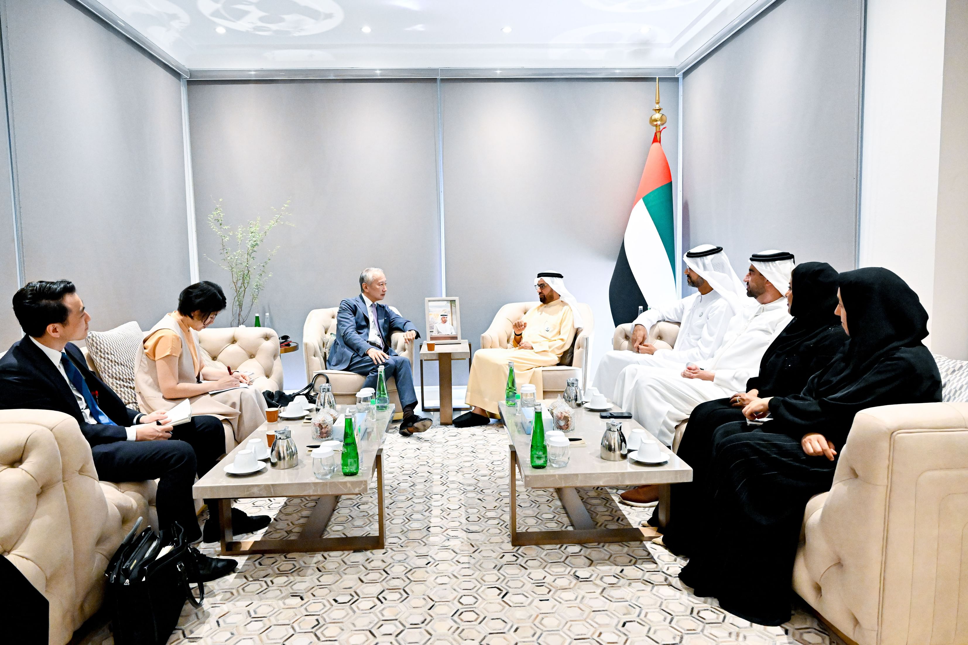 علي النعيمي ومسؤول ياباني يبحثان استدامة مساعدات غزة علي النعيمي ومسؤول ياباني يبحثان استدامة مساعدات غزة