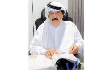 الصورة: &laquo;الحمادي&raquo;.. دلّال إماراتي من زمن &laquo;القدم المربعة بدرهمين&raquo;: الموبايل غيّر المهنة