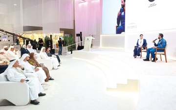 الصورة: مهندس إماراتي أصبح رائد فضاء ثم وزيراً.. النيادي يروي محطات المسيرة