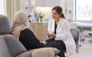الصورة: &laquo;أم بيان&raquo; تحتاج إلى 521 ألف درهم لعلاج سرطان عنق الرحم