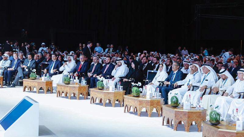 الرئيس السوري وأحمد بن محمد خلال فعاليات الافتتاح الرسمي لقمة الإعلام العربي. من المصدر
