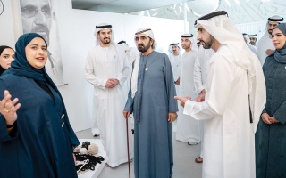 الصورة: محمد بن راشد يطّلع على مشروع بحثي حول &laquo;الخزام&raquo;