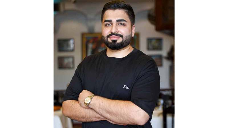 الشيف أزاد محمد: التعامل مع النار واختيار السمك وتجهيزه تفاصيل لا تنفصل عن جودة &laquo;المسكوف&raquo;.