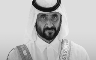 الصورة: إقامة صلاة الجنازة على جثمان فقيد الوطن الشيخ أحمد بن راشد آل مكتوم في مسجد زعبيل ظهر اليوم