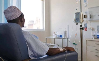 الصورة: &laquo;أبوعمر&raquo; يحتاج إلى 80 ألف درهم لمواصلة علاج سرطان الدم