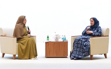 الصورة: لبنى القاسمي تروي محطات من مسيرتها لطالبات &laquo;القاسمية&raquo;