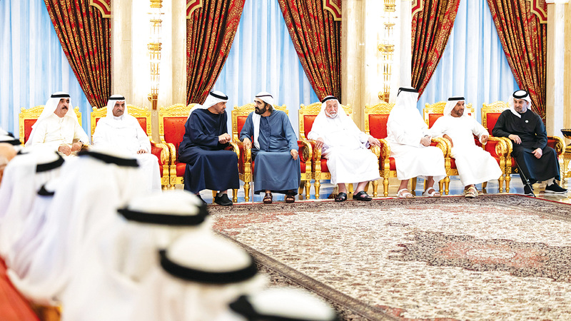 رئيس الدولة وحكام الإمارات خلال تقديمهم واجب العزاء إلى محمد بن راشد في وفاة أحمد بن راشد. وام