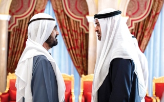 الصورة: رئيس الدولة وحكام الإمارات والشيوخ يعزون محمد بن راشد في وفاة أحمد بن راشد