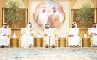 الصورة: محمد بن راشد يواصل تقبُّل التعازي بوفاة أحمد بن راشد