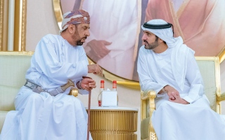 الصورة: حمدان ومكتوم بن محمد يتقبّلان التعازي في وفاة أحمد بن راشد