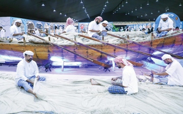 الصورة: سفينة &laquo;كلباء للجاشع والسحناة&raquo; ترسو على شاطئ الختام