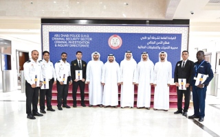 الصورة: شرطة أبوظبي تكرّم حراس الأمن الخاص المتميزين