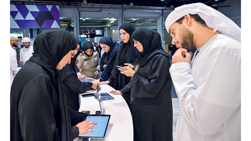 مواطنون يتقدمون للفرص الوظيفية خلال &laquo;رؤية 2026&raquo;. تصوير: أشوك فيرما