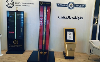 الصورة: أطول سبيكة ذهبية بالعالم في معرض الشرق الأوسط للساعات والمجوهرات