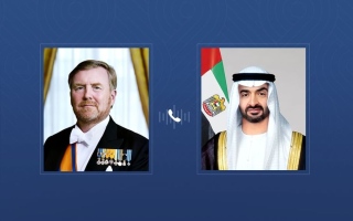الصورة: رئيس الدولة يتلقى اتصالاً هاتفياً من ملك هولندا