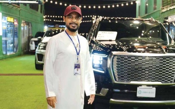 الصورة: &laquo;ديبو&raquo;.. قصة شغف بدأت من أمام المنزل وانتهت بـ 300 سيارة شهرياً