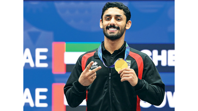 خالد الشحي يستعرض ذهبية الجوجيتسو. من المصدر