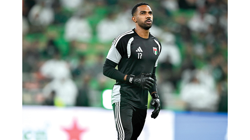 حارس المنتخب في نهائي &laquo;خليجي 27&raquo; خالد عيسى.  من المصدر