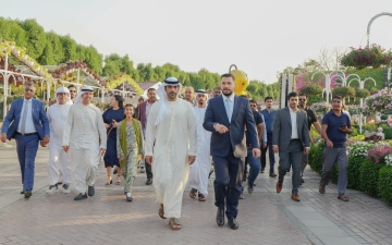 الصورة: ذياب بن طحنون يفتتح الموسم الخامس عشر من &laquo;دبي ميراكل جاردن&raquo;