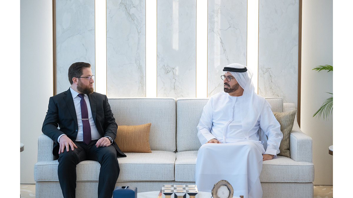 محمد القرقاوي يلتقي وزير التنمية الإدارية السوري ويبحثان تعزيز التعاون في التحديث الحكومي محمد القرقاوي يلتقي وزير التنمية الإدارية السوري ويبحثان تعزيز التعاون في التحديث الحكومي