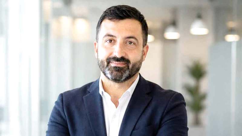 ريكاردو بينتو: التعاقد مع ثلاثة لاعبين يمتلكون خبرات واسعة في الملاعب الأوروبية يهدف إلى تعزيز صفوف الفريق ورفع قدراته الفنية.