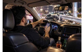 الصورة: حبس وتغريم وإلغاء رخصة خليجي يقود تحت تأثير الكحول للمرة الثالثة