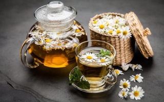 شاي البابونج لتحسين النوم... ما التوقيت الأنسب لشربه؟