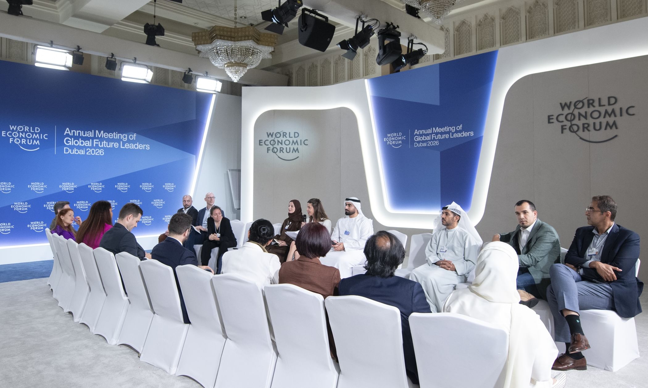 الإمارات أول دولة في العالم تقود حواراً دولياً لصياغة المبادئ العالمية للعمل الإستراتيجي في عصر الذكاء الاصطناعي المساعد الإمارات أول دولة في العالم تقود حواراً دولياً لصياغة المبادئ العالمية للعمل الإستراتيجي في عصر الذكاء الاصطناعي المساعد
