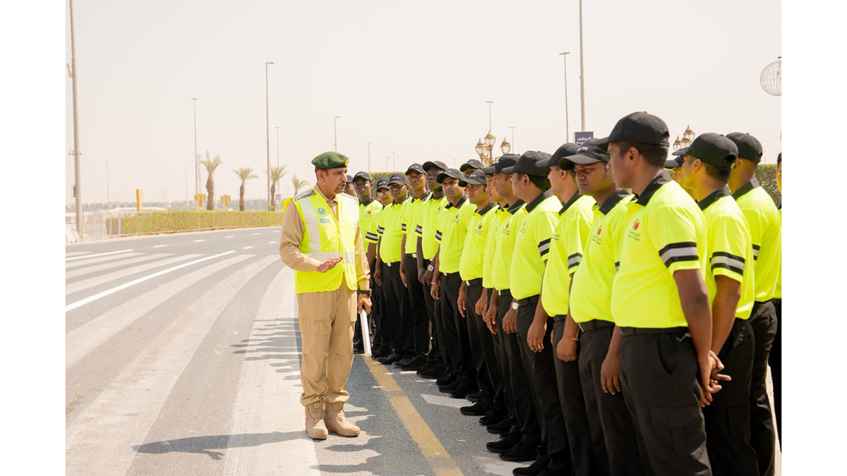 شرطة دبي تؤهل 49 مشرفاً وحارس أمن بالقرية العالمية لإصدار تقارير الحوادث المرورية البسيطة شرطة دبي تؤهل 49 مشرفاً وحارس أمن بالقرية العالمية لإصدار تقارير الحوادث المرورية البسيطة