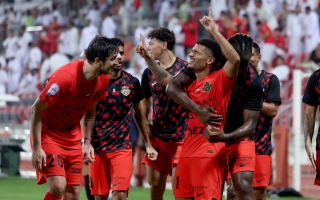 الصورة: شباب الأهلي يُلحق بالعين خسارته الأولى.. ويحسم قمة الدوري