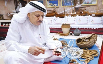 الصورة: أحمد بن شرباك الطنيجي.. ذاكرة إماراتية لا يغادرها بريق اللؤلؤ
