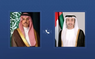 الصورة: عبدالله بن زايد ووزير الخارجية السعودي يبحثان هاتفيا الجهود المبذولة للحفاظ على أمن واستقرار المنطقة