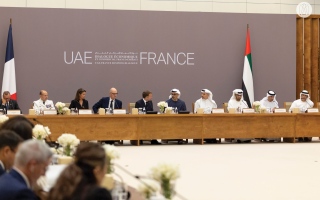 الصورة: ولي عهد أبوظبي والرئيس الفرنسي يشهدان حوار الأعمال الإماراتي-الفرنسي