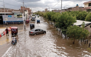 الصورة: أمطار غزيرة تُغرق شوارع ومنازل في شمال بيرو
