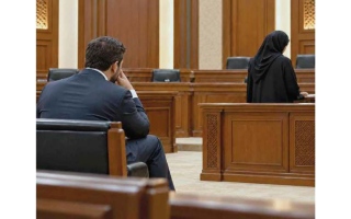 الصورة: أب يقاضي ابنته بسبب نقل ملكية مركبة