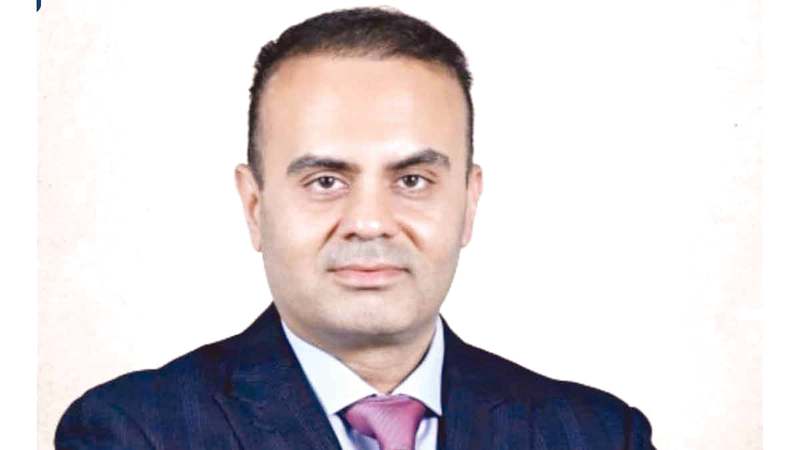 الدكتور أمير جافيد: من الطبيعي أن يواجه الإنسان ضغوطاً تؤثر في توازنه النفسي، وتستدعي الرعاية والاهتمام.