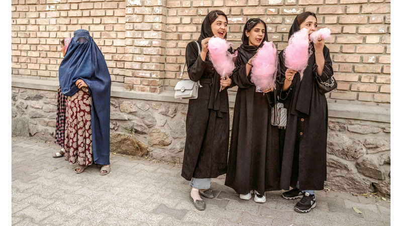 فيرونيك صورت الجَمَال والفكاهة والألوان في مناطق شبعت من النزاعات. تصوير: فيرونيك دو فيغوري