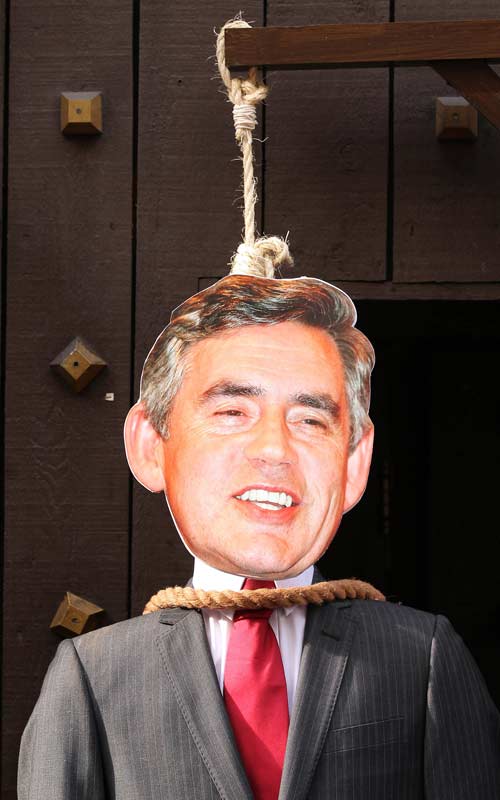 جوردون براون، رئيس الحكومة ورئيس حزب العمال، حل في المرتبة الثالثة بحسب آخر استطلاعات الرأي بشأن انتخاب رئيس الوزراء البريطاني المقبل-غيتي