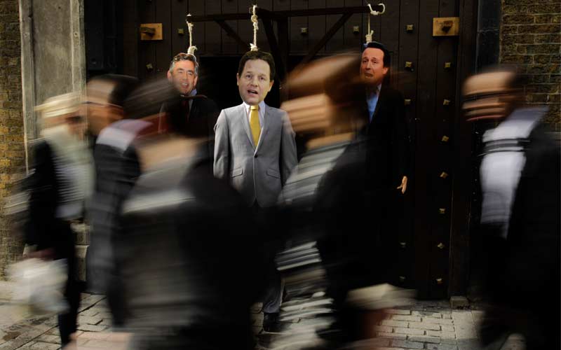 بزوغ نجم كليغ أكسب الحملة الانتخابية زخما جديدا، في ظل مواصلة رئيس الوزراء الحالي دفاعه عن سياساته الاقتصادية وتشديد ديفيد كاميرون زعيم حزب المحافظين على ضرورة التغيير-أ.ف.ب