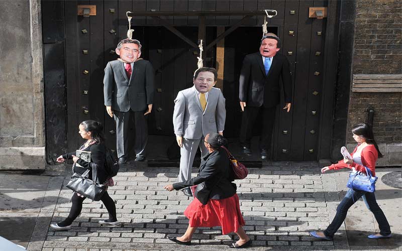 وتبقى الكلمة الأخيرة للناخب البريطاني-رويترز