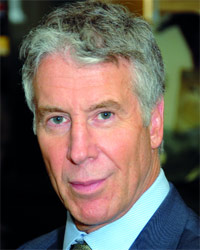 جرّاح التجميل ستيفن هوبنغ.