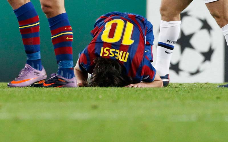 ميسي يتحسر على الخروج المؤلم. رويترز