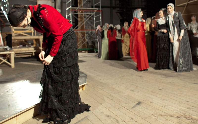 عرض للأزياء شرقي السمات-رويترز